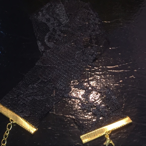 Handmade black lace choker - Picture 3 of 3
